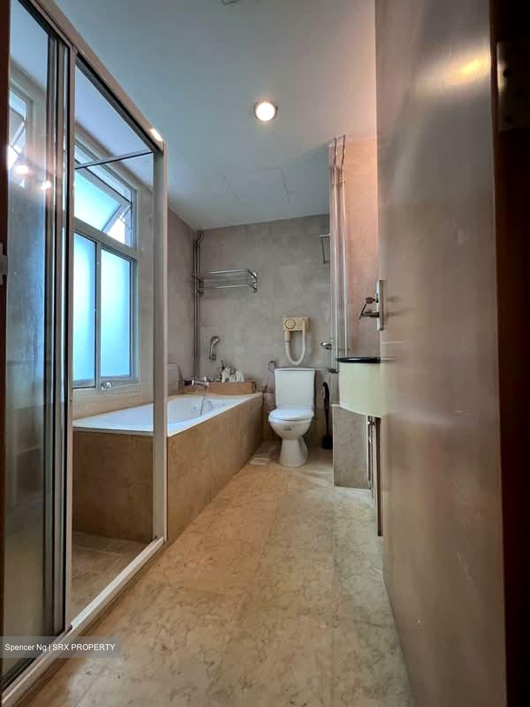 Queens (D3), Condominium #560739411